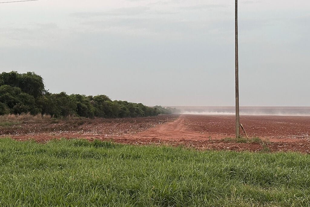 fronteira entre terra indígena e agronegócio